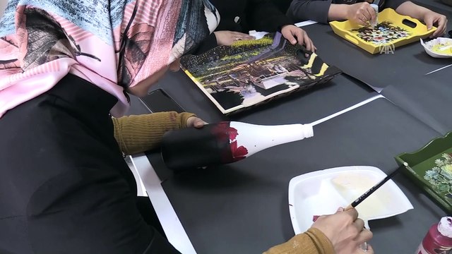 Kadınlar kurslarda hem üretiyor hem sosyalleşiyor - BİTLİS