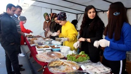 Ev hanımları bu sefer Mehmetçik için hamur açtı