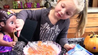 BABY ALIVE bakes a CAKE! The Lilly and Mommy Show! Baby Alive toy play.