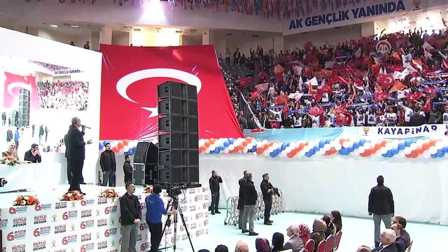 Cumhurbaşkanı Erdoğan: 'PKK'nın gençlerinin elinde silah var, bizim gençlerimizin elinde bilgisayar var' - DİYARBAKIR