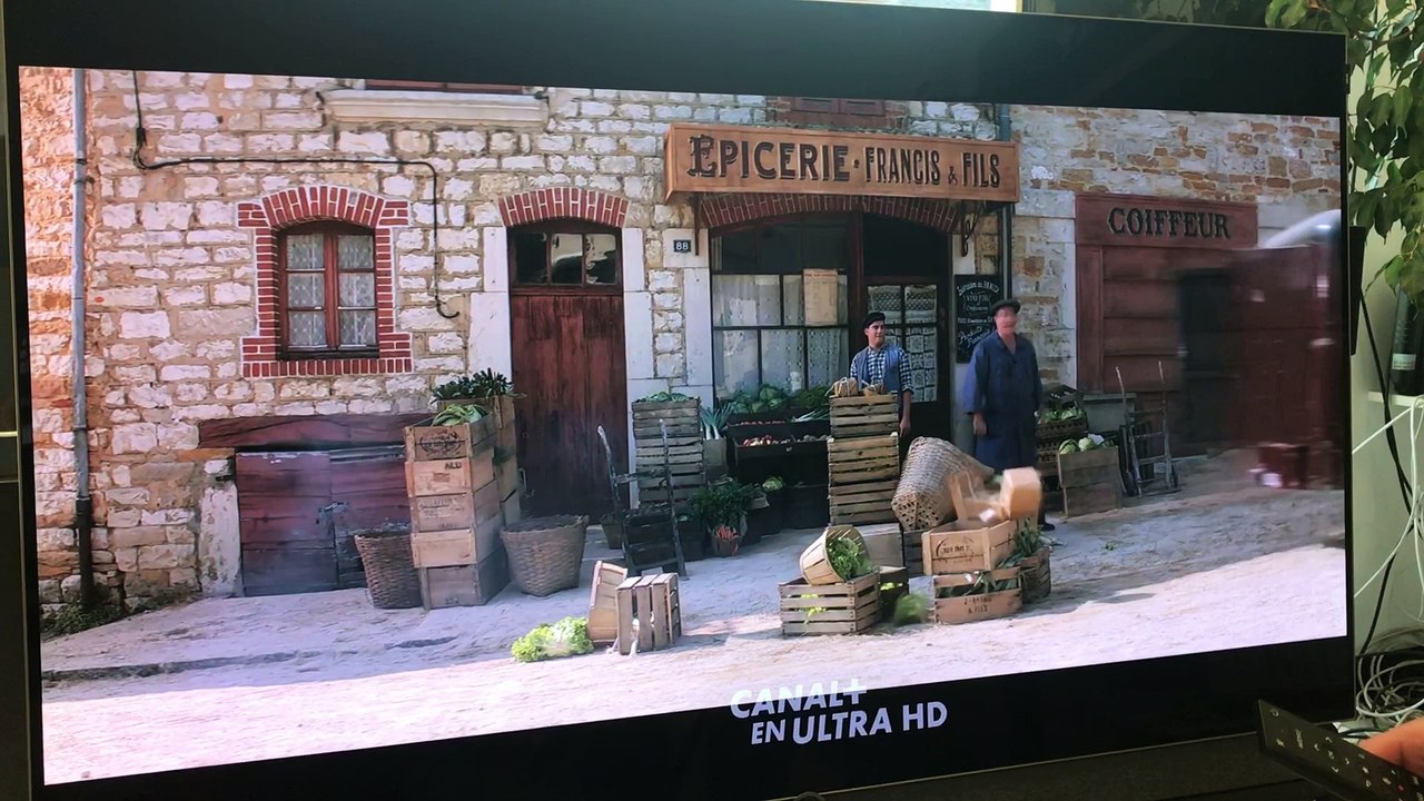 Décodeur CANAL UHD 4K Satellite et enregistrement, jusqu'à quatre programmes enregistrés pendant que vous en regardez un cinquième, une qualité optimale de votre enregistrement en HD et en UHD, choisissez un disque dur débridé de 320 Go à 1 To, abonnement