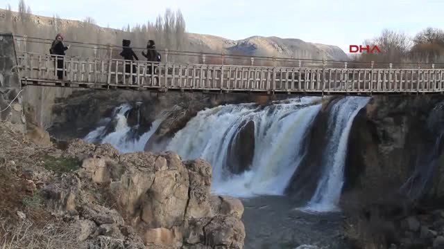 Van Muradiye Şelalesi Baharla Birlikte Coştu-Hd