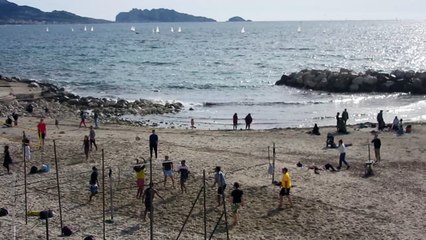 Le printemps arrive, les Marseillais sont déjà à la plage