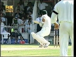 Download Video: This makes Ricky Ponting The Bravest Batsman in Cricket History. Watch this how Quick Sir Ponting gets ready to face the Next Delivery after Being Hit