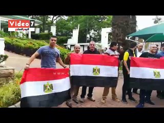 المصريون بجنوب أفريقيا يتوافدون للإدلاء بأصواتهم وسط تساقط الأمطار