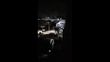 (VIDEO) Policías dan golpiza a vecino y amenazan de muerte a periodista