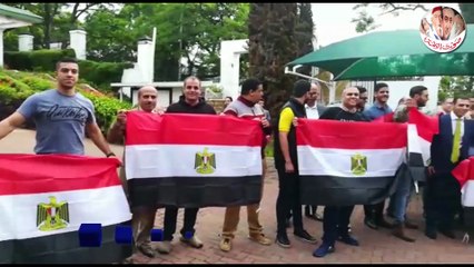 المصريون بجنوب أفريقيا يتوافدون للإدلاء بأصواتهم وسط تساقط الأمطار