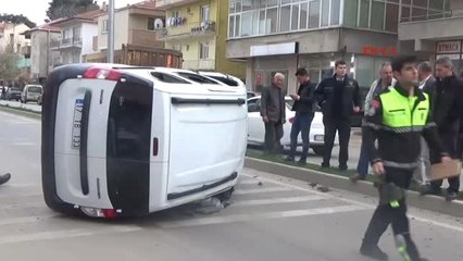 Çanakkale'de Takla Atan Otomobildeki Baba Oğlu Yaralandı