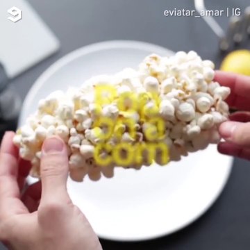 Sa façon de faire du pop corn est géniale... Epis de mais entier