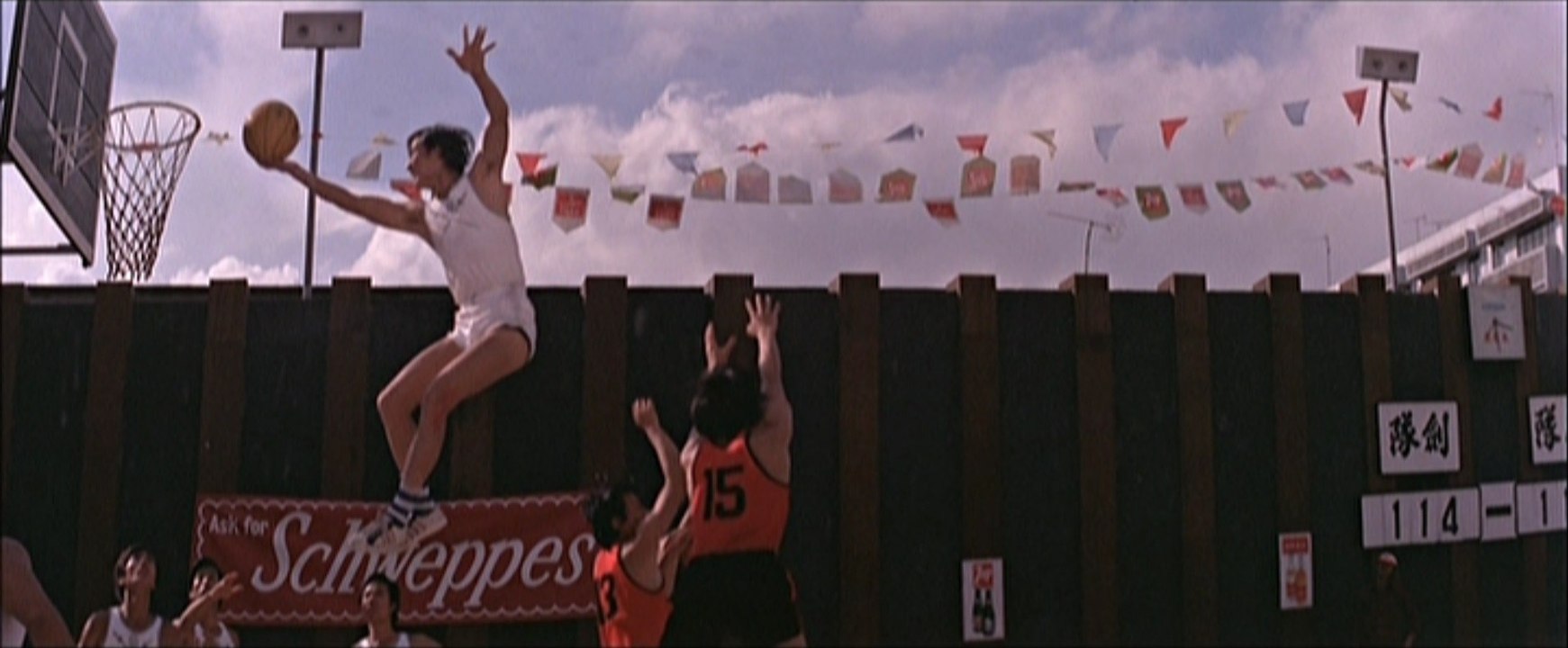 Phim điện ảnh Hồng Kông Tuổi trẻ thời đại  (Young People 1972) - Địch Long, Khương Đại Vệ, Trần Quang Thái (Part 1)