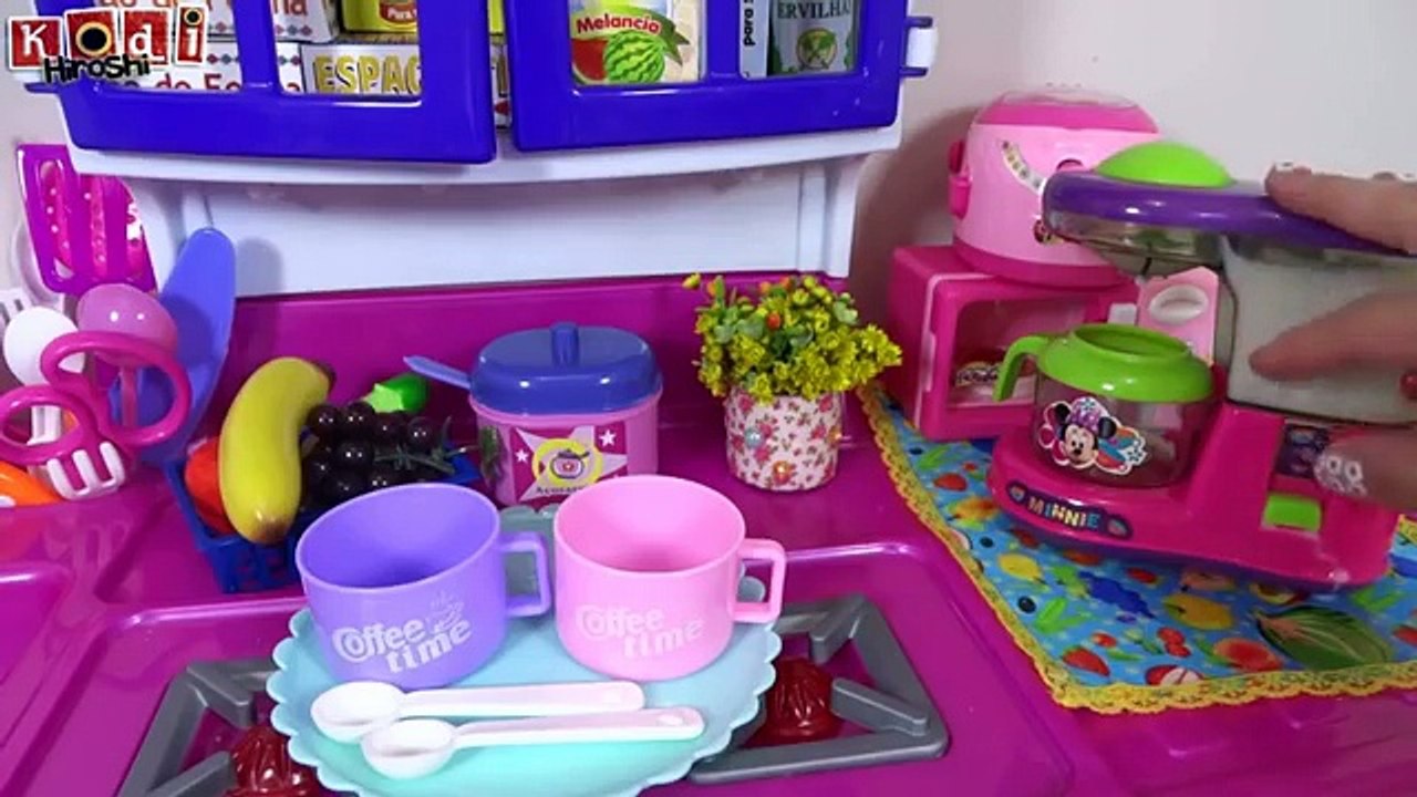 FAZENDO O CAFÉ DA MANHÃ DA MALU E DA LAURINHA BRINCANDO COM A DORA AVENTUREIRA