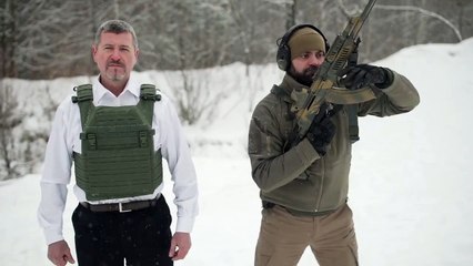 Canlı insanla çelik yelek deneyi