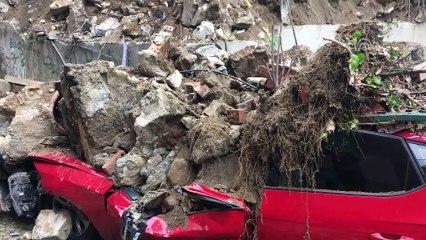 Beşiktaş'ta istinat duvarı çöktü - İSTANBUL