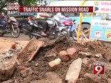 Traffic snarls on Mission road - NEWS9