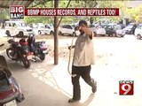Bengaluru, snake slithers into BBMP parking lot- NEWS9