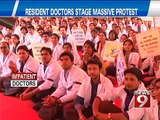 NEWS9: Bengaluru, resident doctors stage massive protest