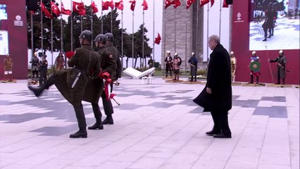 Cumhurbaşkanı Erdoğan, Şehitler Abidesi'nde anıta çelenk bıraktı - ÇANAKKALE