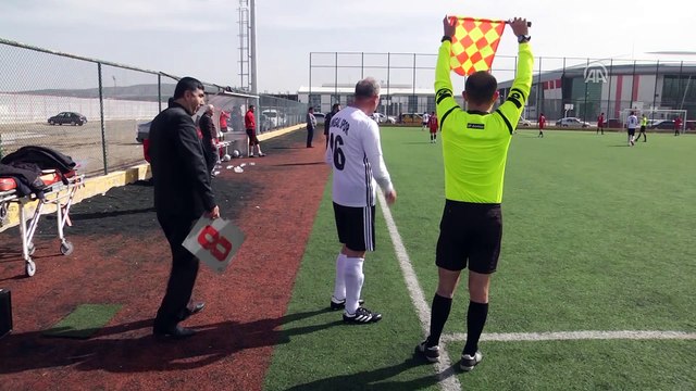 52 yaşındaki belediye başkanı yeşil sahalarda - SİVAS