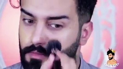 شاهد- عارض أزياء يبتكر مكياج جديد للشباب فقط .. وموجة من الغضب على فيسبوك