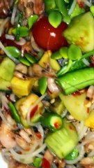 อีสานพาสวบ ยำข้าวปุ้นใส่กุ้งฝอย แซ่บๆ  | Northeast of Thailand with rice and shrimp paste.