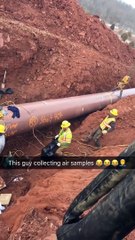 çöp torbası ile hava numunesi alan eleman