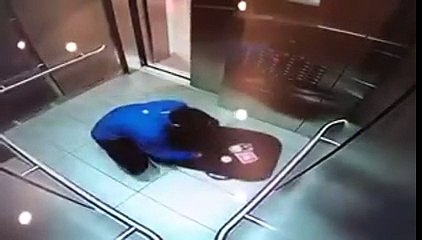 müşterinin pizzasından tırtıklayan dominos kuryesi