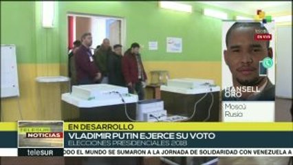Vladimir Putin ejerce su derecho al voto en elecciones presidenciales