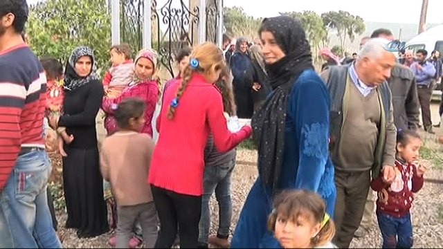 AFAD ve Mehmetçik, Cinderes’in Mahmudiye köyüne insani yardım götürdü