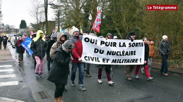 Marche à Brennilis. Une centaine d'opposants contre le nucléaire civil et militaire.