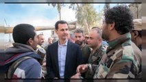El presidente sirio Bashar al-Assad visita en Guta a sus tropas