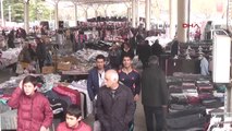 Çankırı'da Pazar Esnafı ve Alışveriş Yapanlara İstiklal Marşı Sürprizi