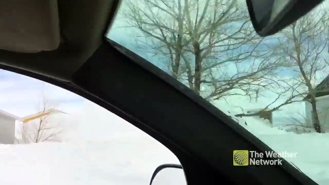 Disparition des maisons sous la neige !