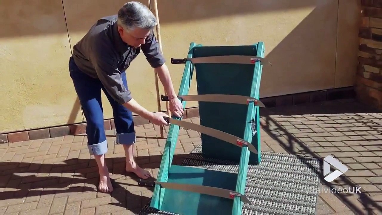 Marcher sur des machettes pieds nu !