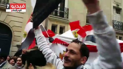 حشود مصرية أمام السفارة بلندن للمشاركة فى الانتخابات الرئاسية
