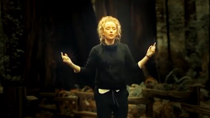 women in contemporary dance