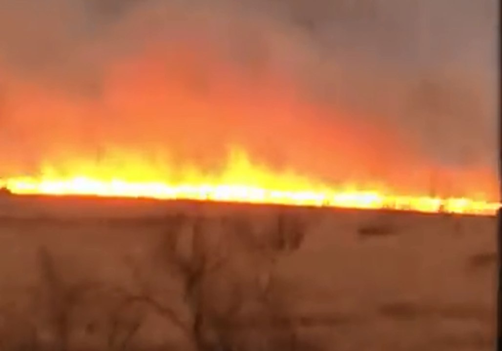 Residents Evacuate Homes After Huge Wildfire Breaks Out in Amarillo