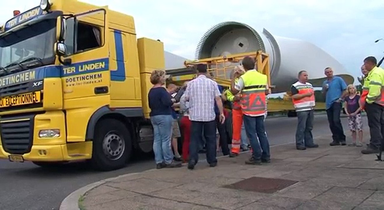 Speciaal transport windmolenwieken.