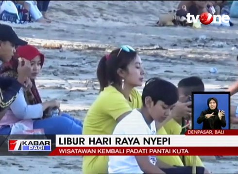 Wisawatan Kembali Padati Pantai Kuta Usai Nyepi