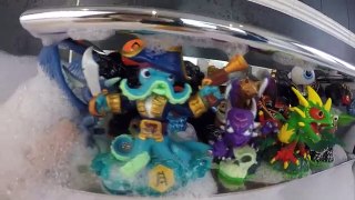 COIFFURES EN MOUSSE et Pêche Surprise de Skylanders dans un Bain de Mousse Géant