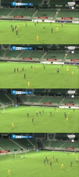 La frappe de LUCAS complètement au dessus des buts.