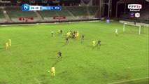 Coup franc bien tiré mais la reprise de la tête passe au dessus des buts.