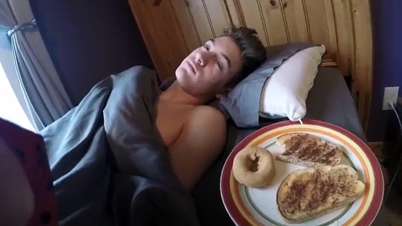 GIRLFRIEND SURPRISES BOYFRIEND ON HIS BIRTHDAY!!