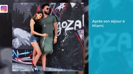 Nabilla en maillot de bain au milieu des cochons