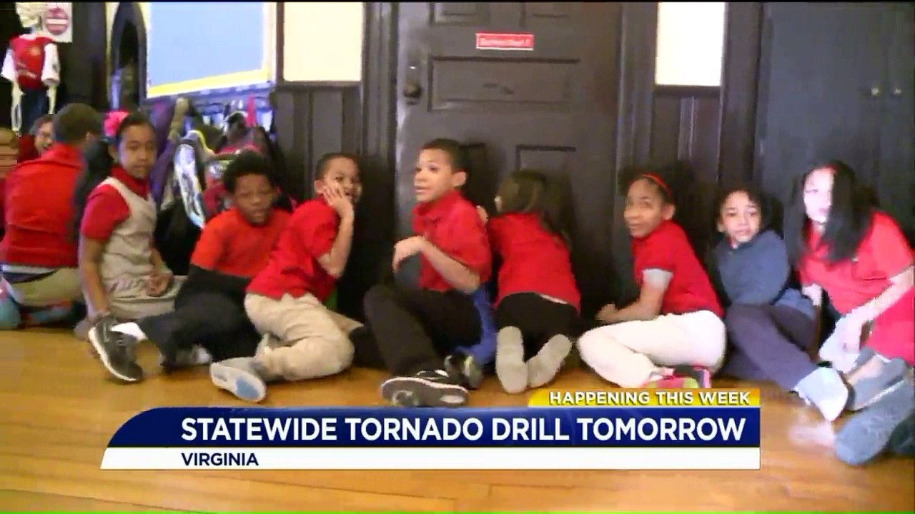 Baby Octopus Grabs Some Breakfast at the Virginia Aquarium