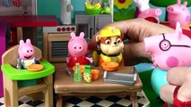 PESADILLA DE LA PATRULLA CANINA EN CASA DE PEPPA PIG! Pepa, Rubel y George no pueden dormir! Arañas