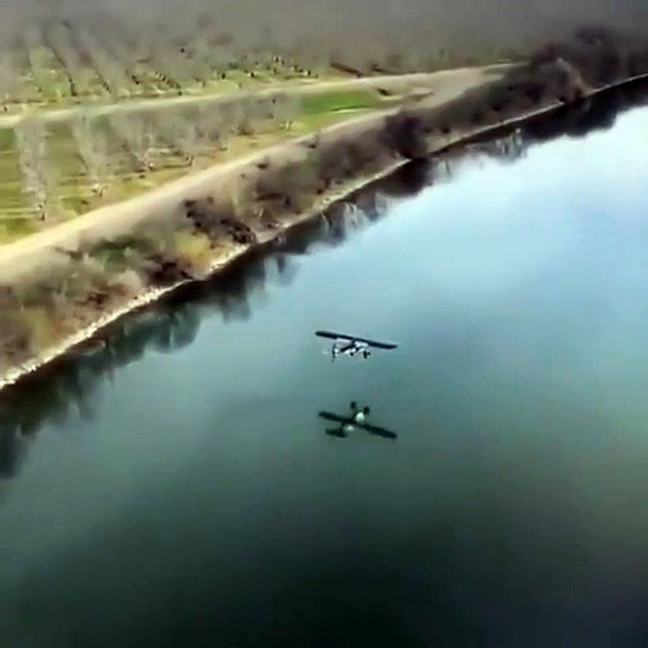 Superbe amerrissage en avion