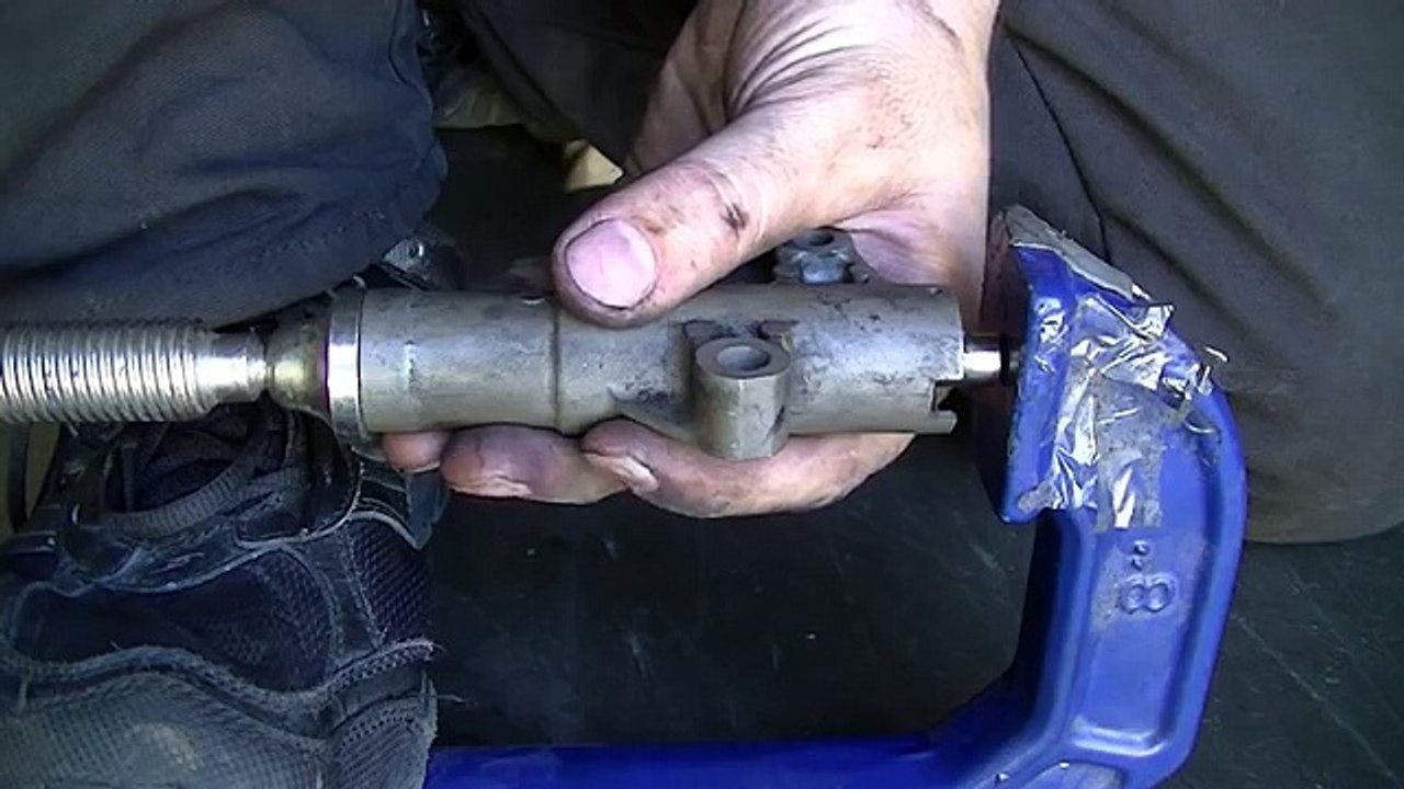 How to Remove and Replace the Timing belt and Water Pump - Mitsubishi 2.4L SOHC Engine PART 3