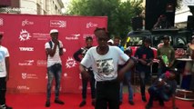 Man’s incredible hacky sack routine with a hat wows crowd
