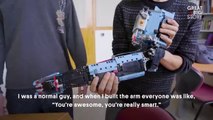 Il construit sa prothése de bras en LEGO