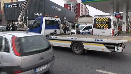 E-5'te takla atan araç yan yola uçtu... Trafik kitlendi